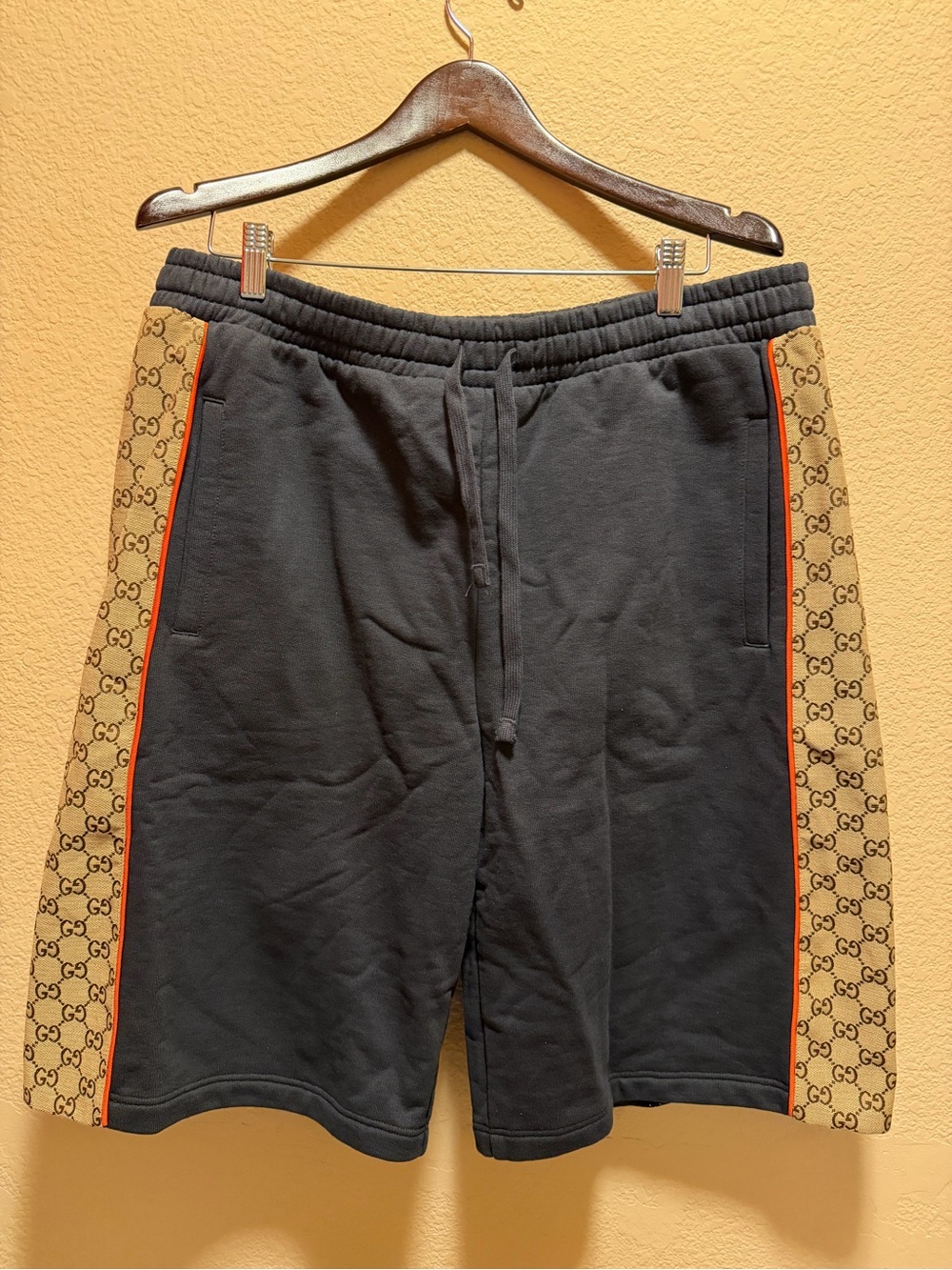 New authentic Gucci GG Logo Shorts Black Tan Size L Waist 36 38 40